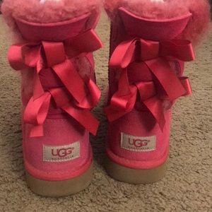 Pink bailey bow uggs!